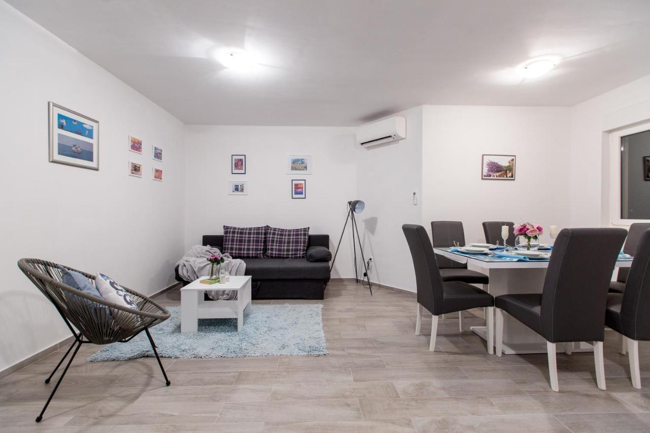 Maiv Residence - Family & Designer Suites Rogoznica  Room photo
