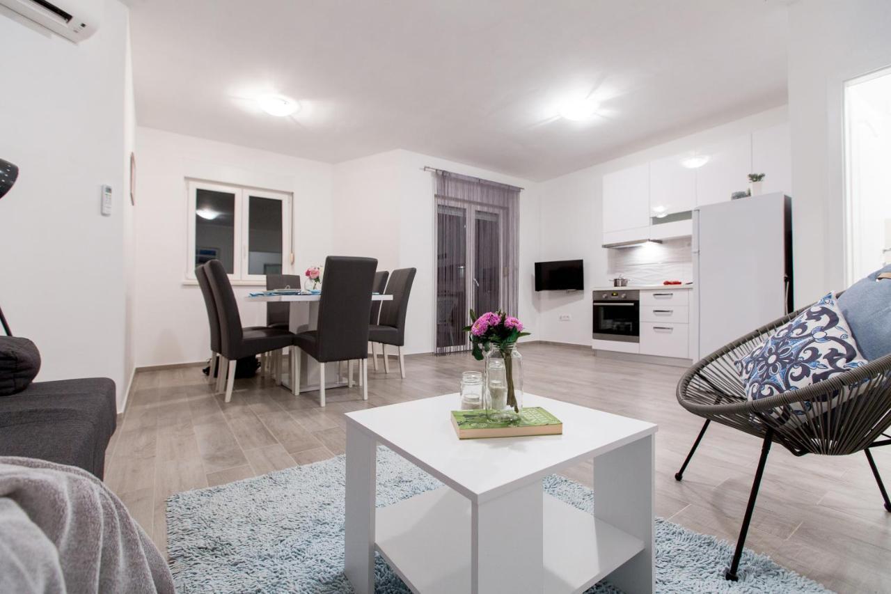 Maiv Residence - Family & Designer Suites Rogoznica  Room photo